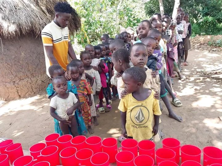 Orphaned children in Kenya crying for food after losing their only support